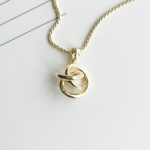 Kendra Scott Presleigh Love Knot Pendant Necklace - Picture 1 of 5